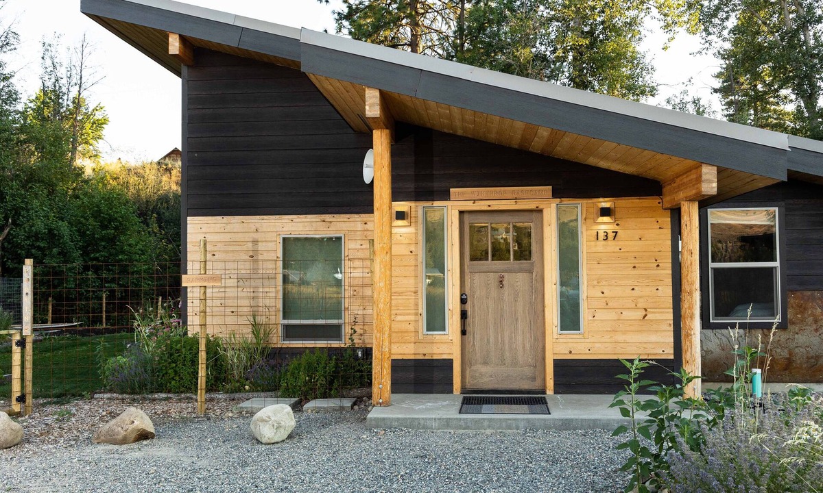 Winthrop House | The Winthrop Basecamp: Trailside vacation home—easy walk to Winthrop