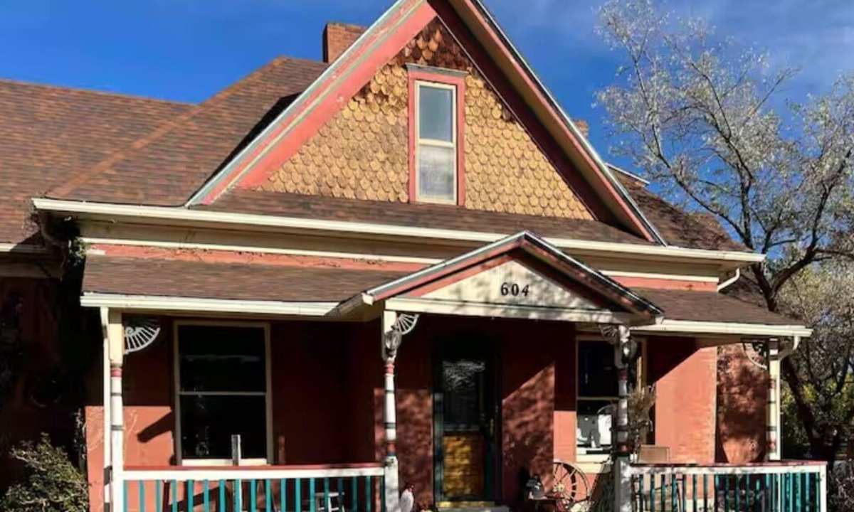Canon City House | This 1889 house is one of the most historic and unique places in Canon city.