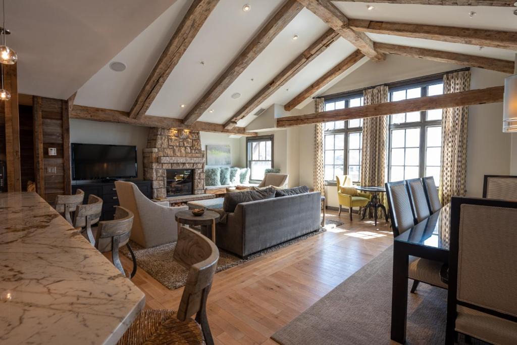Mount Crested Butte Apartment | Three Bedroom Mountain Chic 6th Floor Penthouse with Amazing View condo