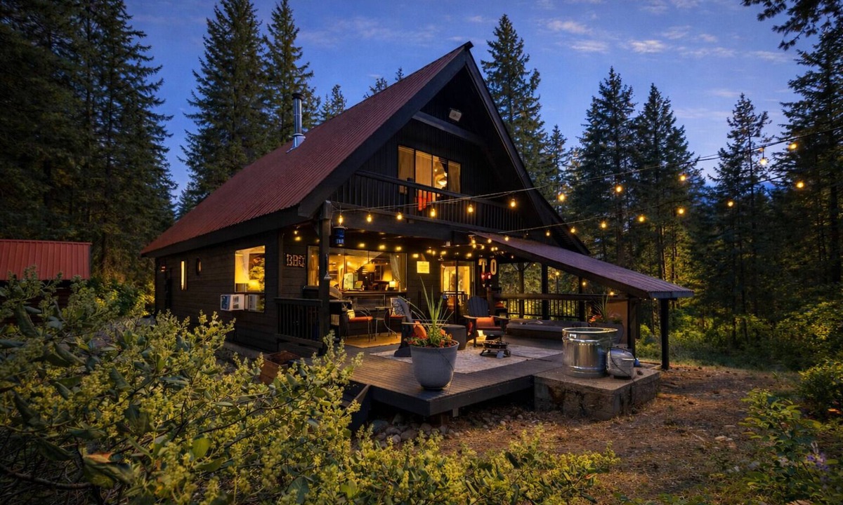 Ardenvoir Cabin | Thyme Out/HotTub, WIFI, Fenced Dog Space, Forest