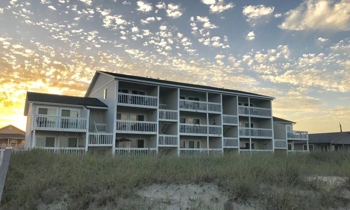 Carolina Beach Condo | Top Floor Condo w Unobstructed Ocean Views