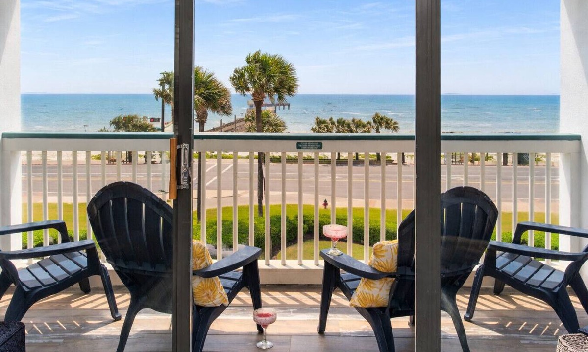 Galveston Condo | Top Floor! Oceanfront View, Heated Pool, Casa Del Mar!