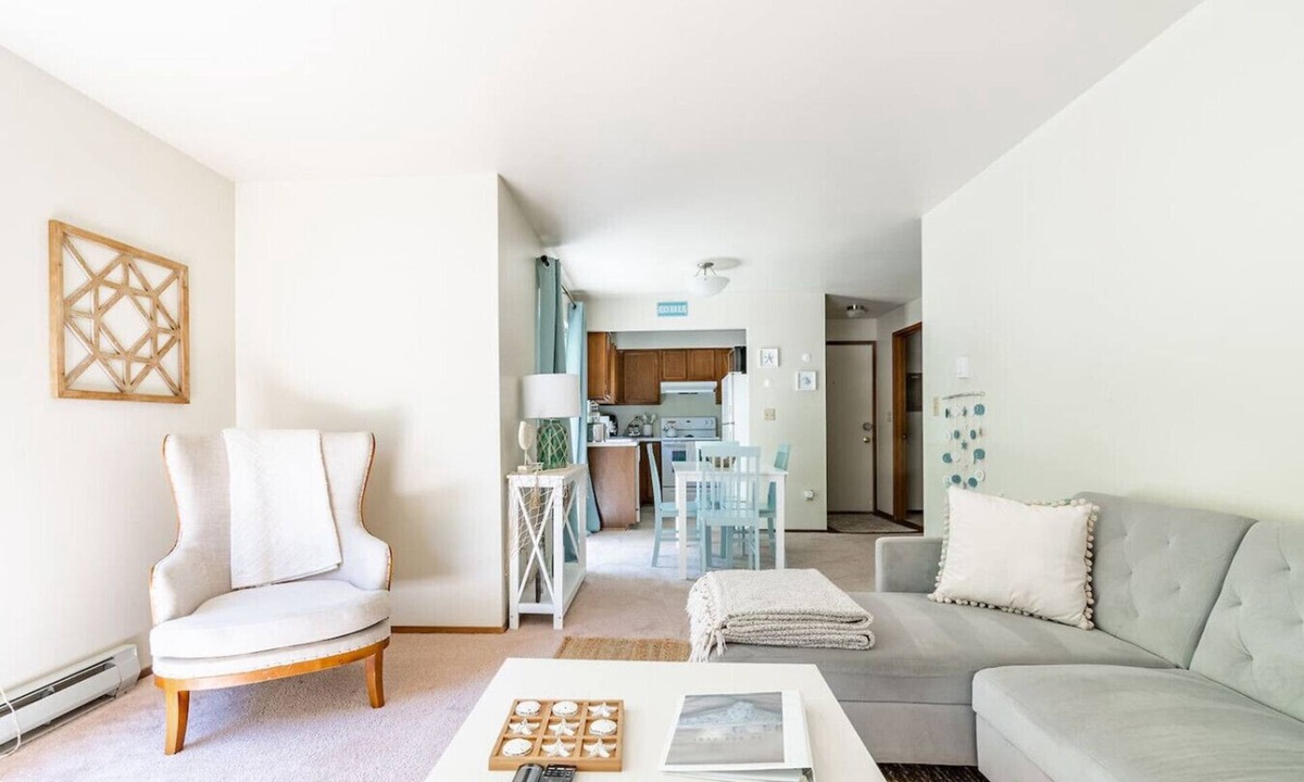 Gatewood Apartment | Tranquil king bed suite near ocean