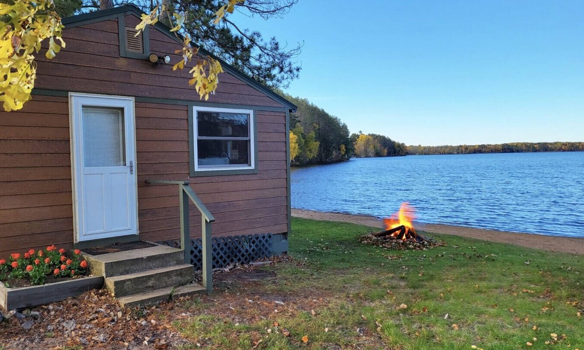 Emily House | Tranquil Lakefront Retreat, Steps From the Water!