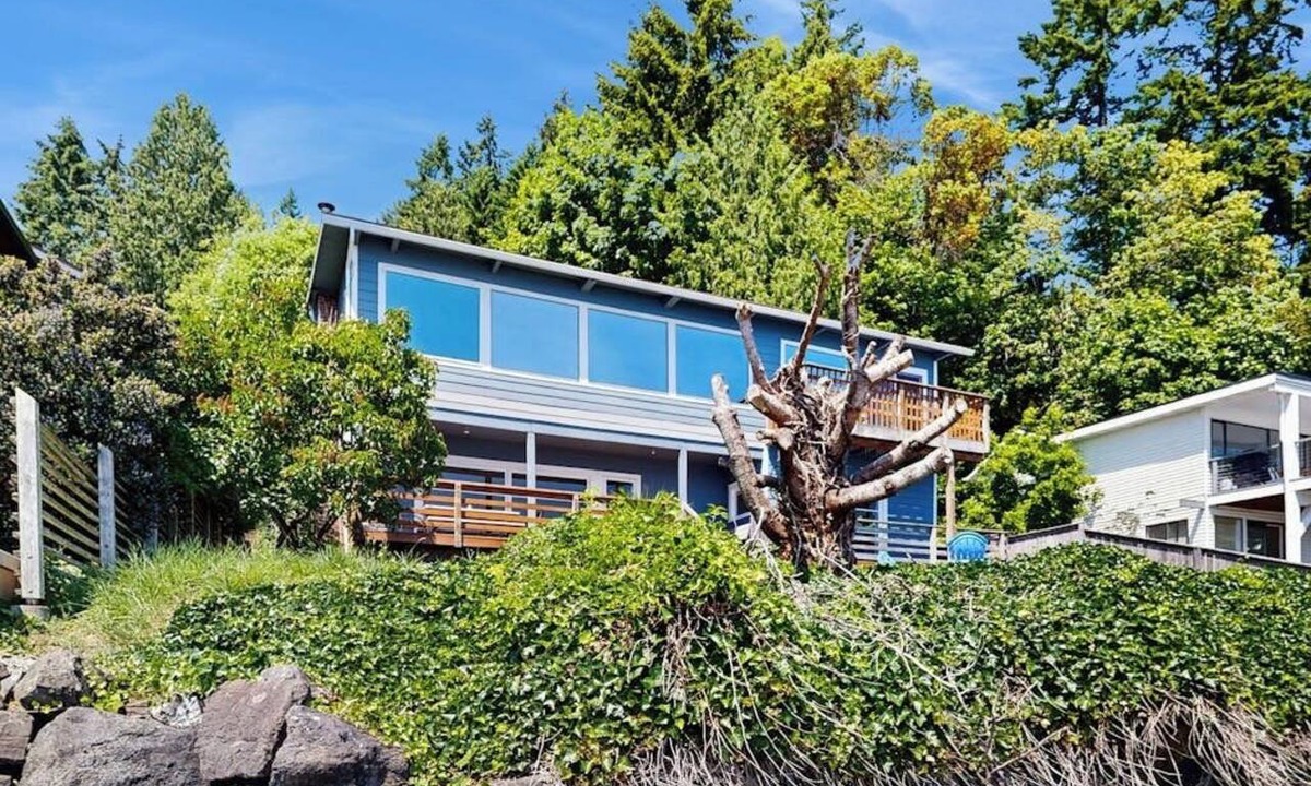 Bainbridge Island House | Tranquil waterfront getaway with inviting outdoor decks & beach access