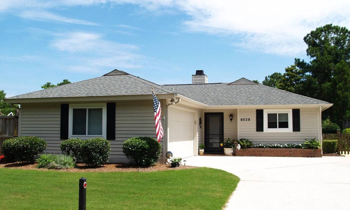 Wilmington House | Tranquility awaits, close to Wrightsville beach & downtown Riverwalk!