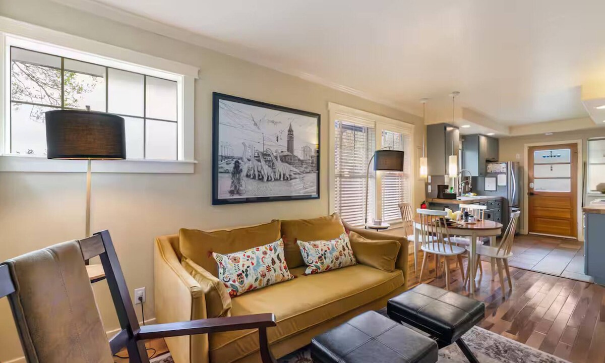 Squire Park House | Tucked Away Bungalow Office + Parking + Wifi