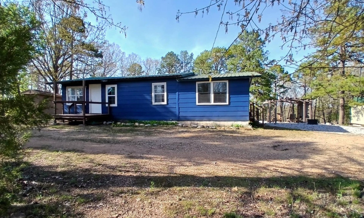 Saint Joe Cabin | Tyler Bend and Gilbert area 2-bedroom cabin