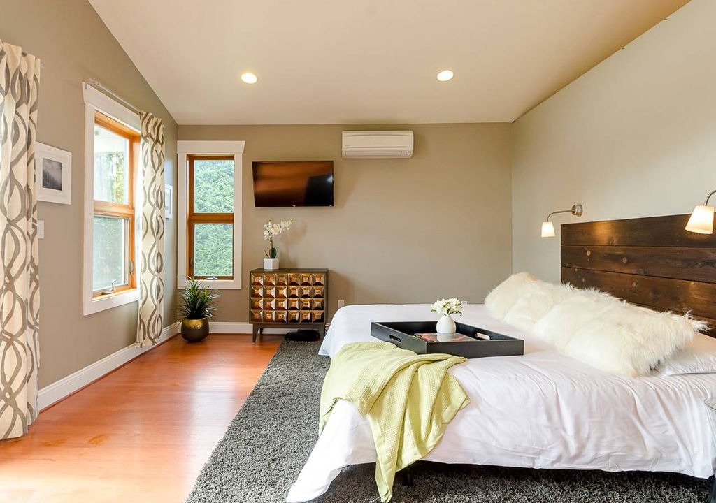 Wallingford House | Ultra Luxurious Seattle 6-BR w/ Views - Sleeps 16!