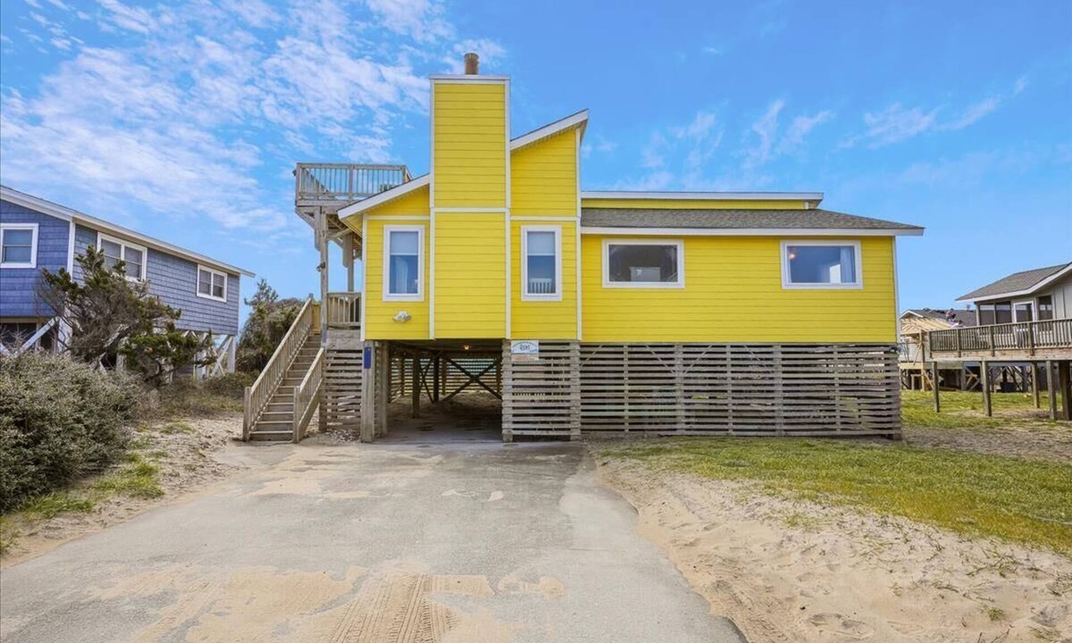 South Nags Head House | Updated semi-oceanfront home in quiet South Nags Head!