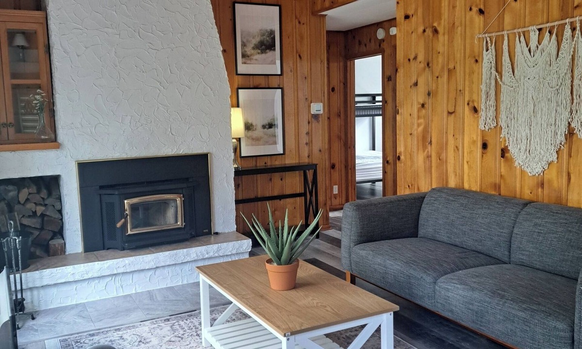 Saint-Alphonse-Rodriguez Ski Chalet | Very quiet waterfront cottage. Ideal for families.