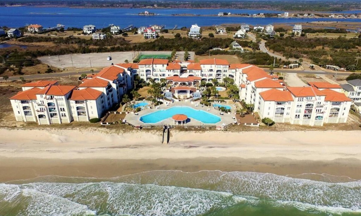 North Topsail Beach Resort | Villa Capriani - Ocean Front resort- King Suite#1-Sleep 3 adults & 1 child