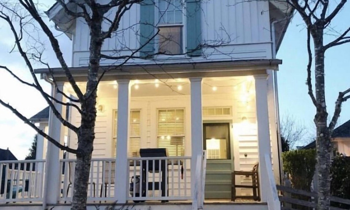 Seabrook House | Vintage-inspired cottage in Seabrook, sleeps 7