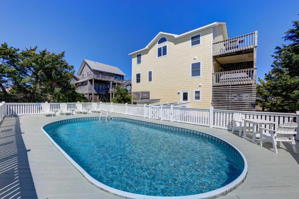 Avon House | Virginia Dare