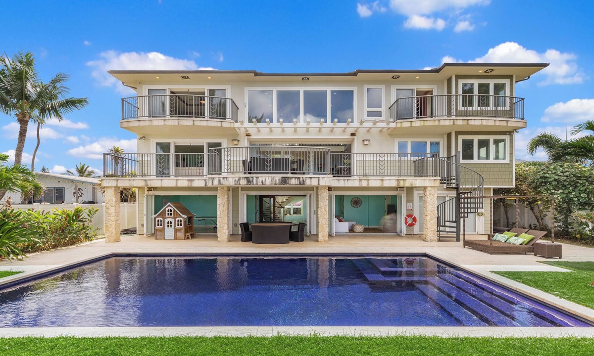 Waialua House | Waialua Beachfront Estate: Ocean Views w/Private Pool/Cabana! Steps to Beach