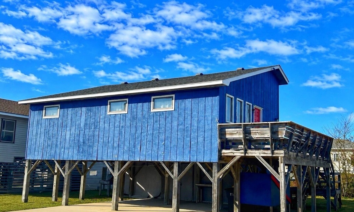 Kill Devil Hills Cottage | Walk to Beach ·560 ft · King Bed· Dogs Welcome ·