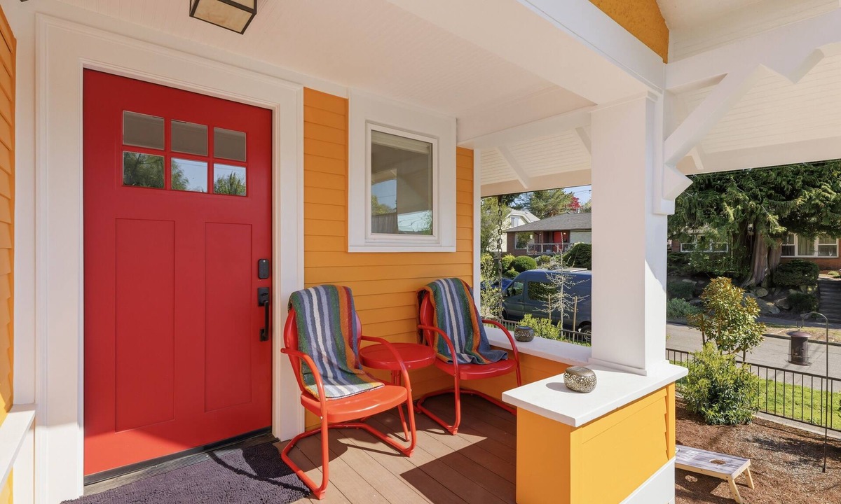 Greenwood House | Walk to Restaurants & Coffee + BBQ + Tesla/J1772 L1 EV Charger