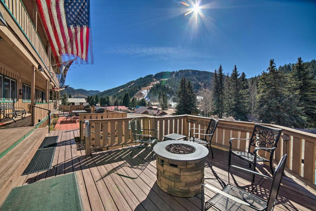 Red River House | Walkable Location! Mtn-View Condo in Red River