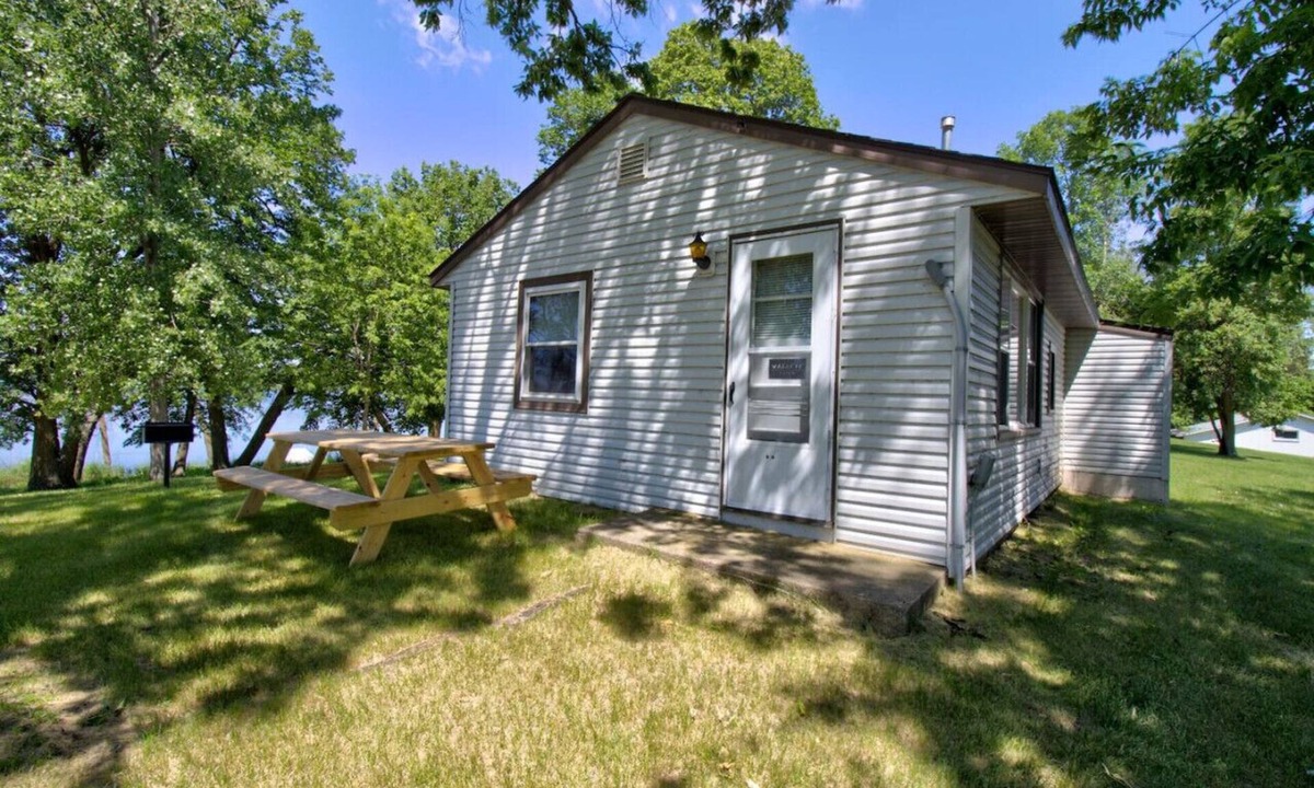 Clitherall Cabin | Walleye Cabin | Spitzer Lakefront | Minnesota | Legacy Lakeside Resort