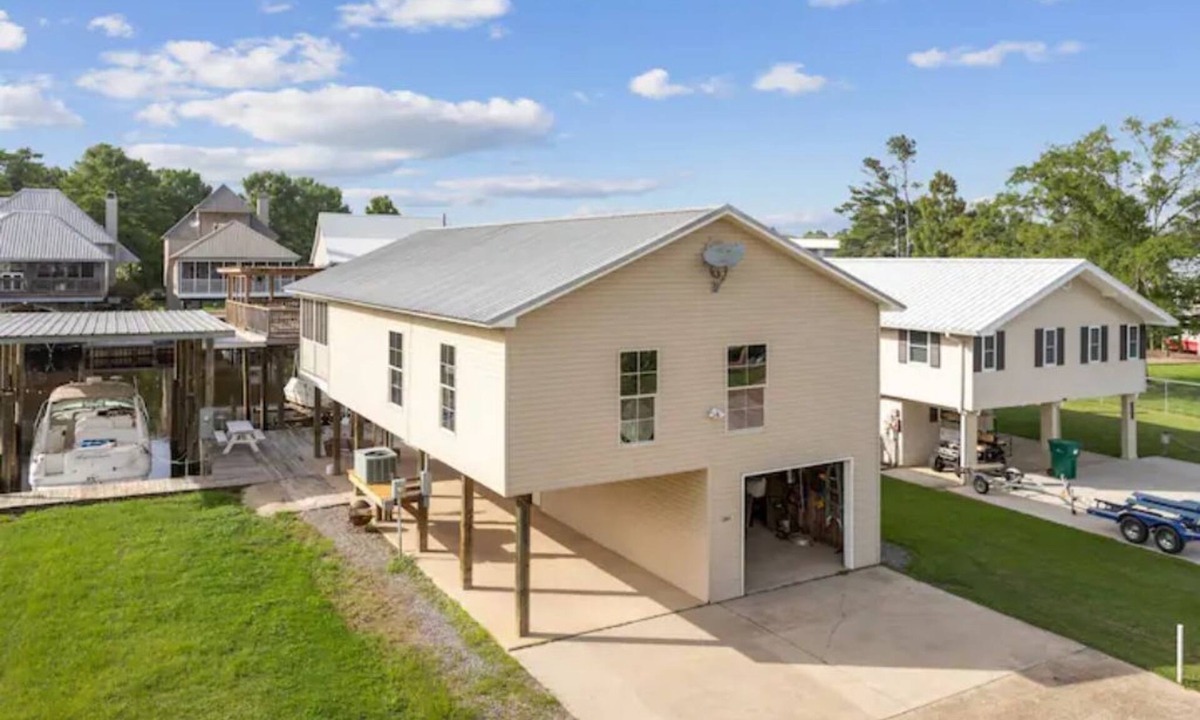 Springfield House | Waterfront Getaway on the Tickfaw River