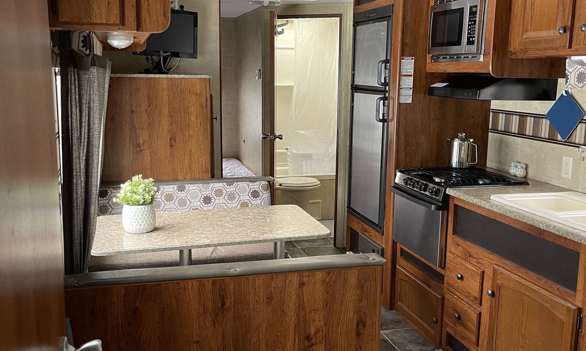 Blind Bay Resort | Waterfront RV Accommodation in Blind Bay Resort on Shuswap Lake Beach