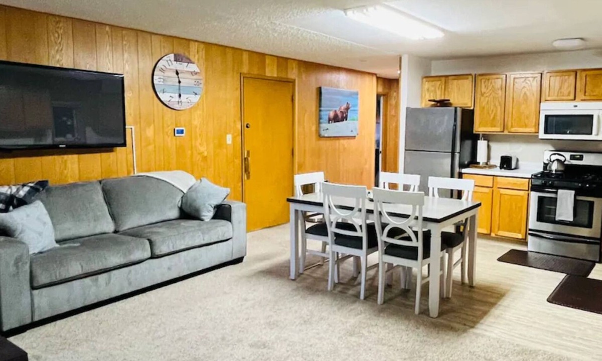 Downtown Anchorage House | Waterfront unit! Walk to shops, dining, & trails!