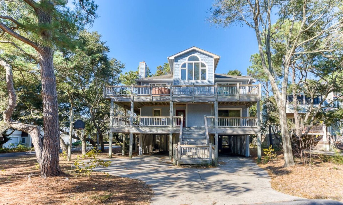 Monteray Shores House | Well appointed OBX beach house with access to community pool and tennis courts