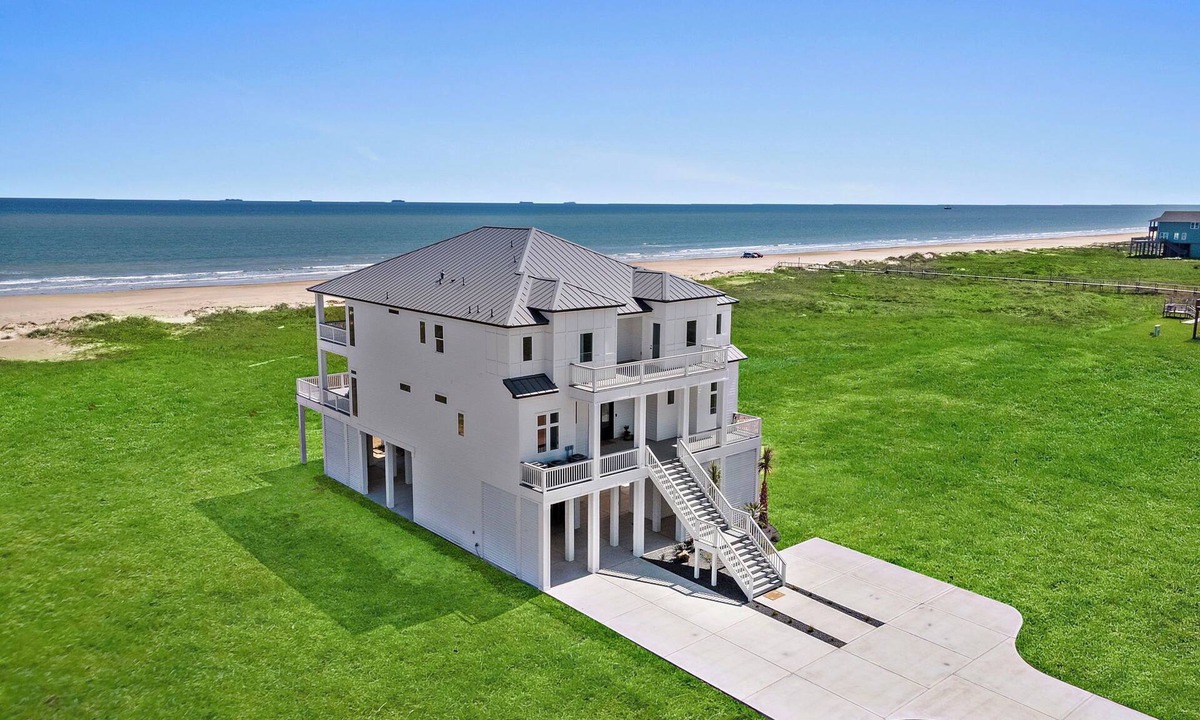 Freeport House | Where SKY meets the SEA - Stay once, stay forever!