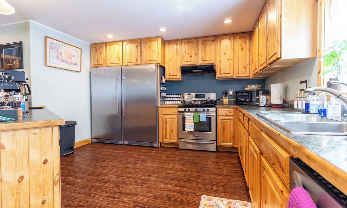 Seward House | Why not be altogether in a big, 5-bedroom house?