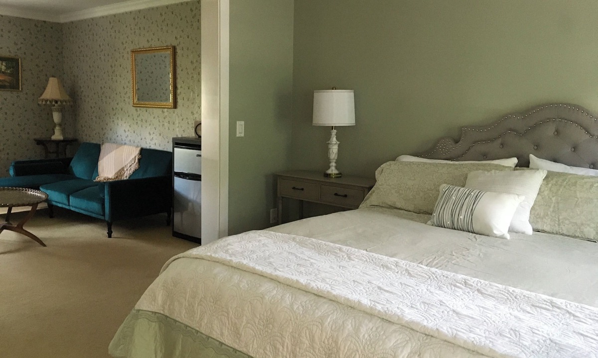 Williston North House | Williston Village Inn