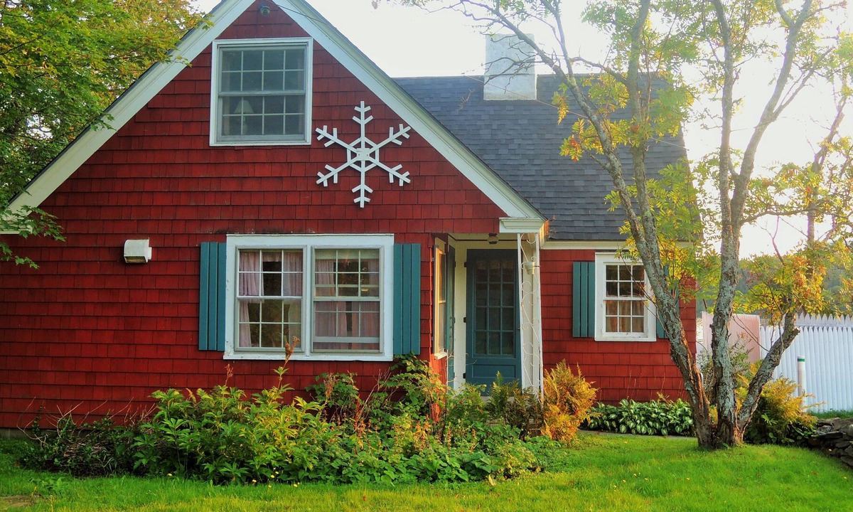Westmore Cottage | Willoughby Dreaming: Timeless Waterfront Cottage - Dock & Boat Lift