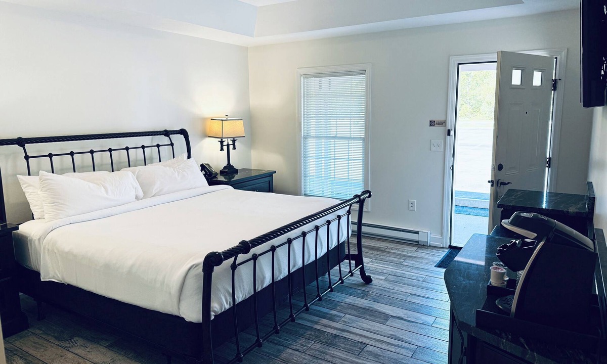 Industry Hotel | Willows