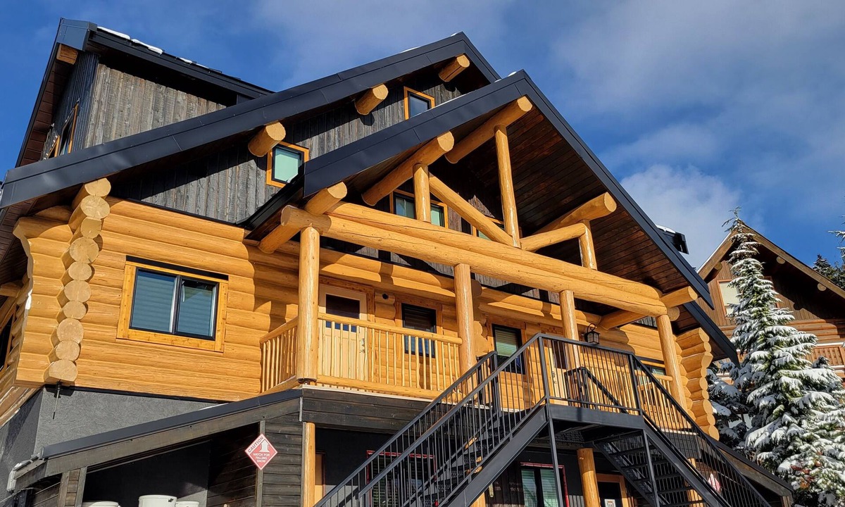 Courtenay Ski Chalet | Wintergreen Lodge, Mount Washington - Hot Tub