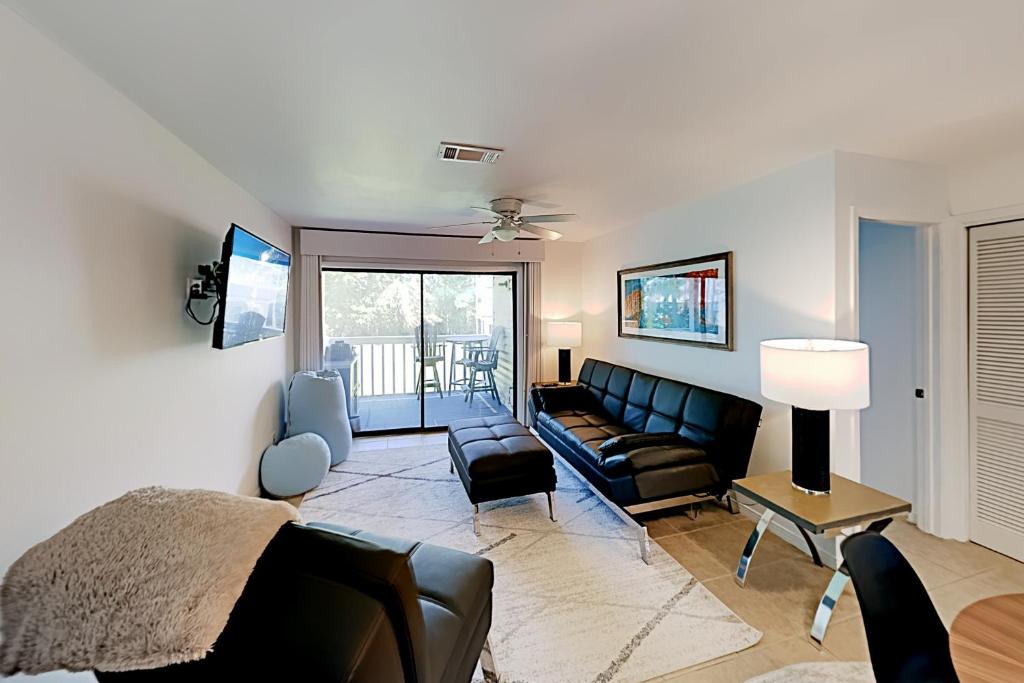 Orange Beach House | Wolf Bay Villas