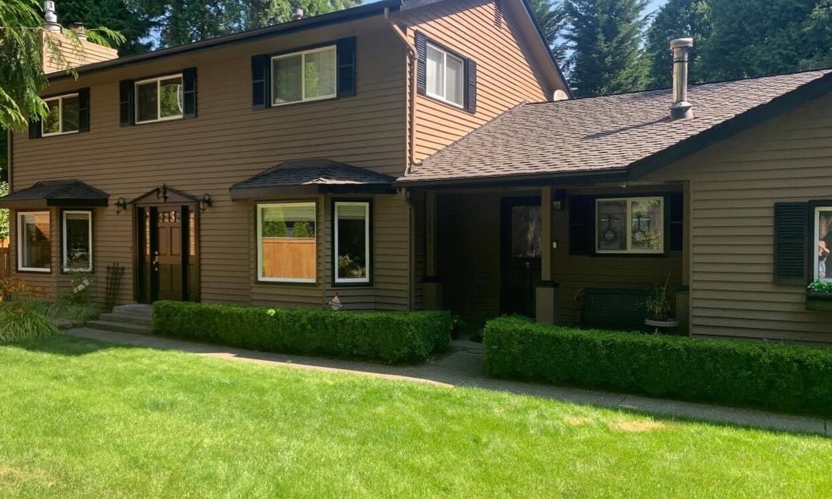 Bothell House | Wonderful Woodinville Wine region with hot tub
