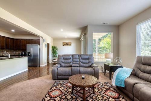 Everett Villa | xx Quieter Villa