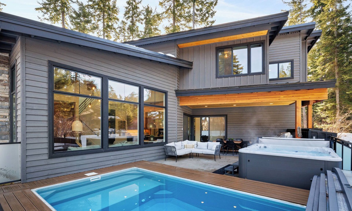Cle Elum Cabin | Year Round Heated Pool, Modern Dog-Friendly Cabin @ Suncadia
