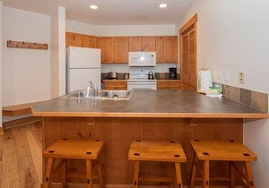 8884 | Springs, wood floors, steps to gondola!