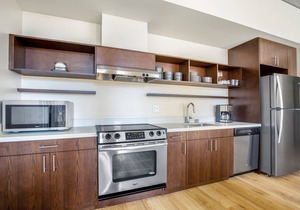Deluxe Downtown Bellevue 1BR w/Lounge, Gyms, near shops, by Blueground