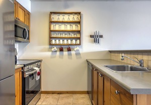 Desirable Top Floor Creekside Condo - Awesome Views - Close to trails!