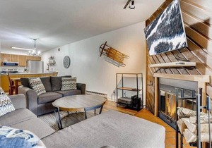 Lovely 2 BDR Condo - Close to Skiing & Main St!