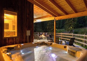 Slopeside River Front Chalet I HotTub I Firepit I Views I Game Room I Bunks I Discounted Attractions