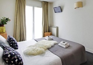 Studio with single beds for 2 pers in Eastern district; Les Lilas in Les Lilas