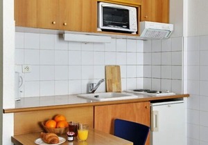 Studio with single beds for 2 pers in Eastern district; Les Lilas in Les Lilas
