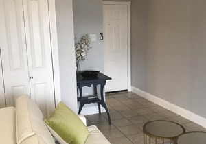 Stylish, comfortable close to Downtown, close to Town Lake