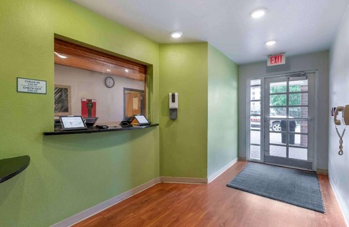 Lake Worth Corridor Hotel | 300 m² Hotel ∙ 127 guests