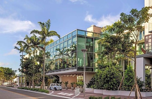 Pineapple Grove Arts District Hotel | 4-Star Hotel ∙ The Ray Hotel Delray Beach, Curio Collection By Hilton