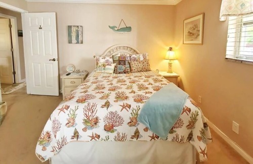 Boynton Beach House | 😎 Gorgeous & PRIVATE 2-BedroomTropical🌴Suite ~ HEATED Pool & Hot Tub 🏊‍♀️ !!!