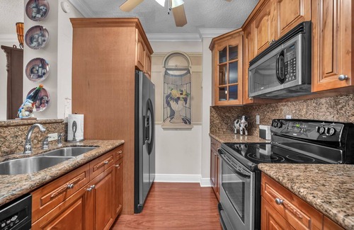 Downtown West Palm Beach Condo | Luxurious 1-Bedroom Condo with Wifi, Pool and Gym in Historical West Palm Beach