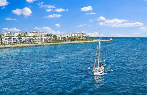 Palm Beach Shores Apartment | Oceanfront Modern 2 Bedooms Condo in Palm Beach